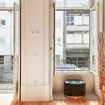 Classic Loft In Fully Renewed Building At Batalha