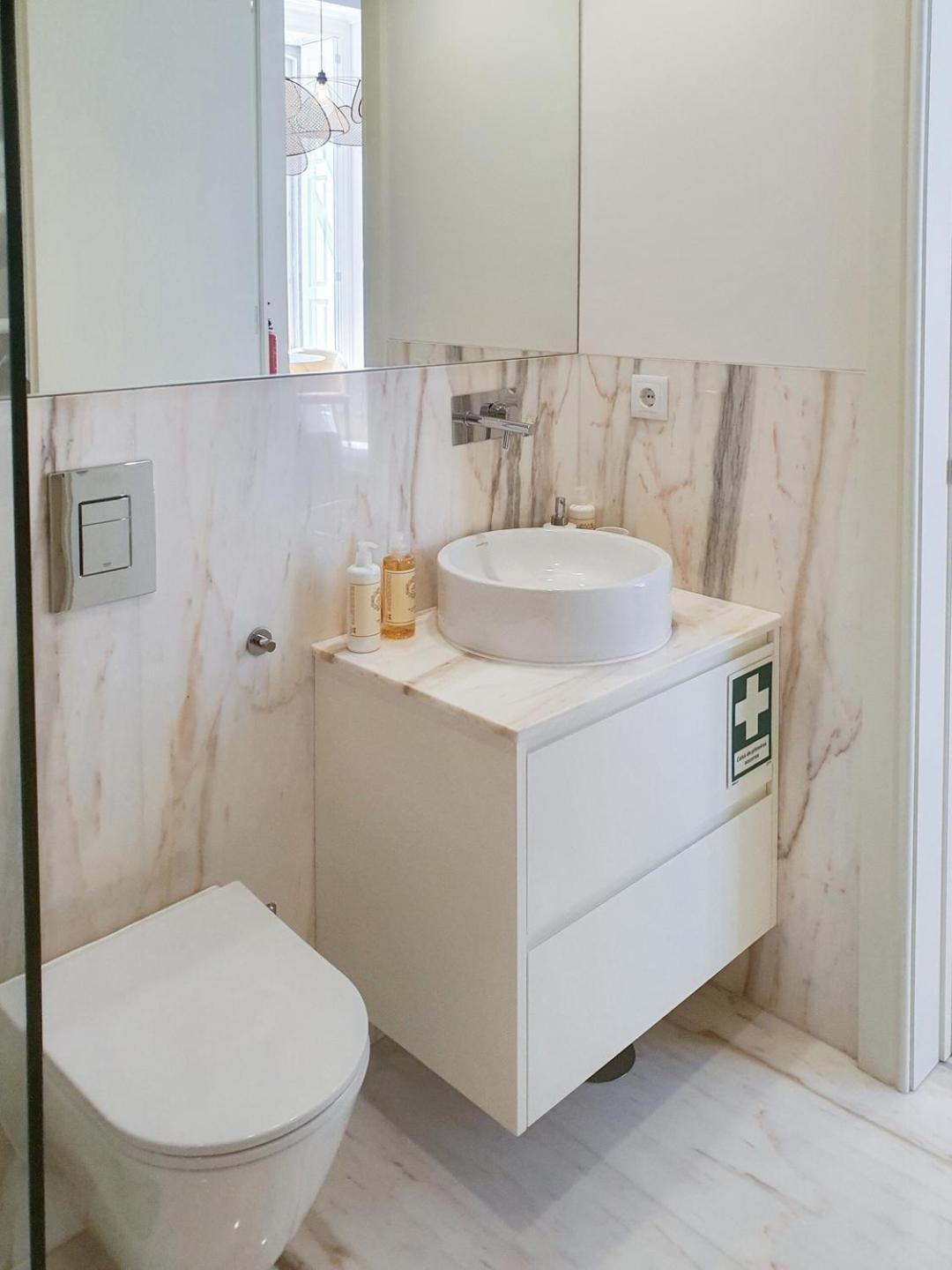 Classic Loft In Fully Renewed Building At Batalha *